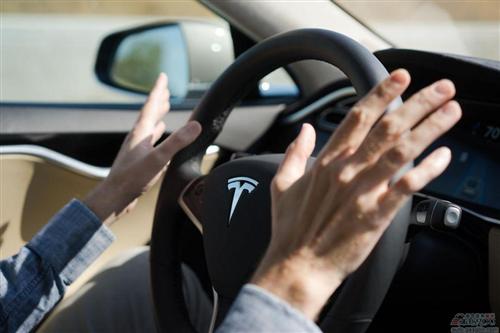 特斯拉Autopilot固件升级 新增远程泊车等功能