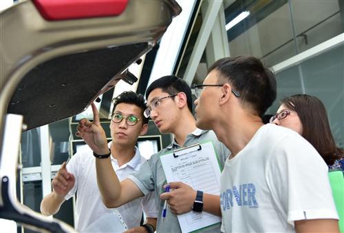 仅靠两款车型，称霸行业细分市场