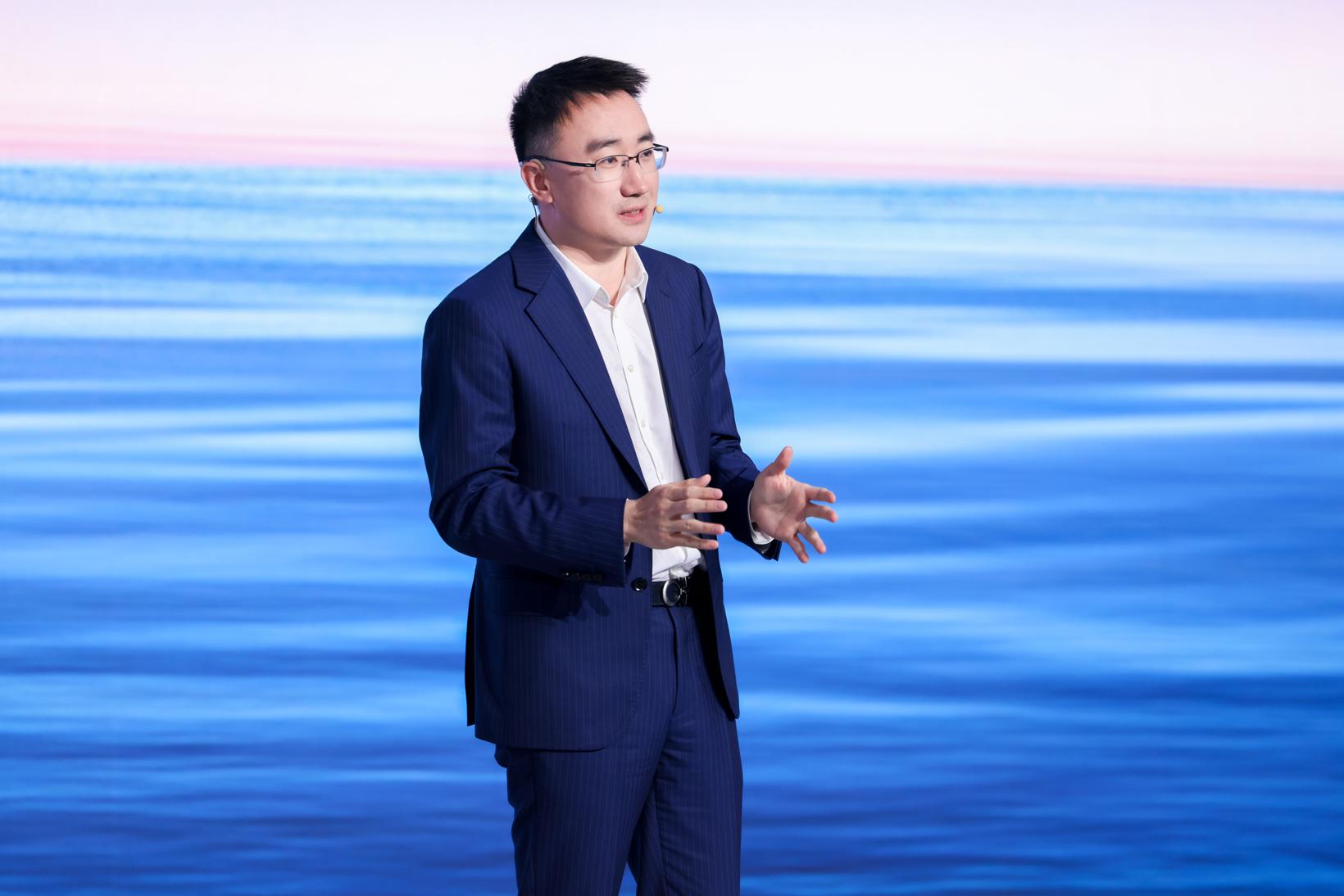 科技重塑，向新而行 2025新华网科技创新与产业融合论坛在沪举办