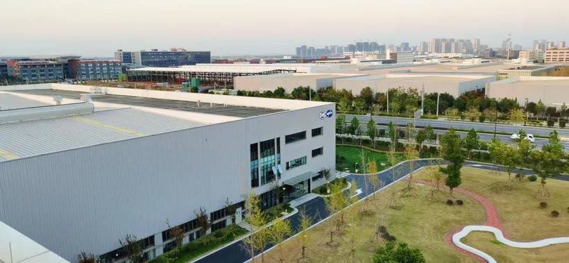 敏实与海拉合资公司第二工厂投产，初期年产约300万件