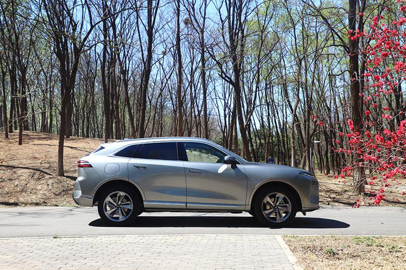 从零焦虑到更豪华、更智能，试驾魏牌新摩卡DHT-PHEV