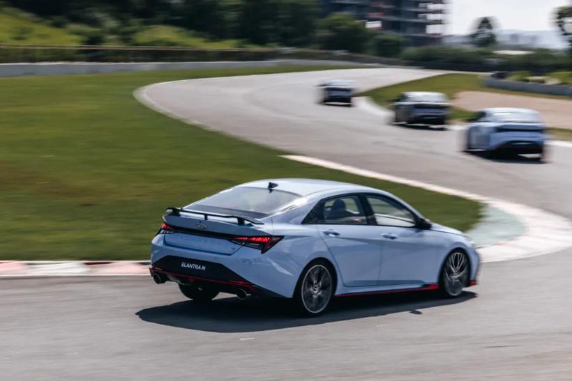 试驾现代ELANTRA N：赛道上的性能“猛兽”，纯粹的驾驶乐趣