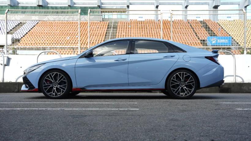 试驾现代ELANTRA N：赛道上的性能“猛兽”，纯粹的驾驶乐趣