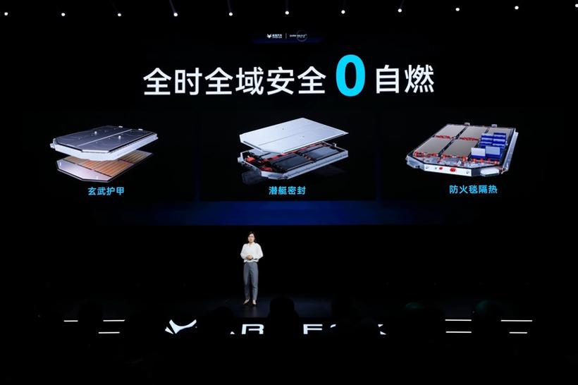 达尔文2.0技术体系亮相，极狐汽车迈入全栈生态自进化新纪元