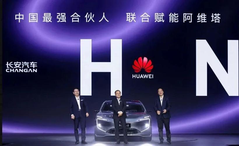 特斯拉FSD入华，长安华为合力狙击，问界却失宠？