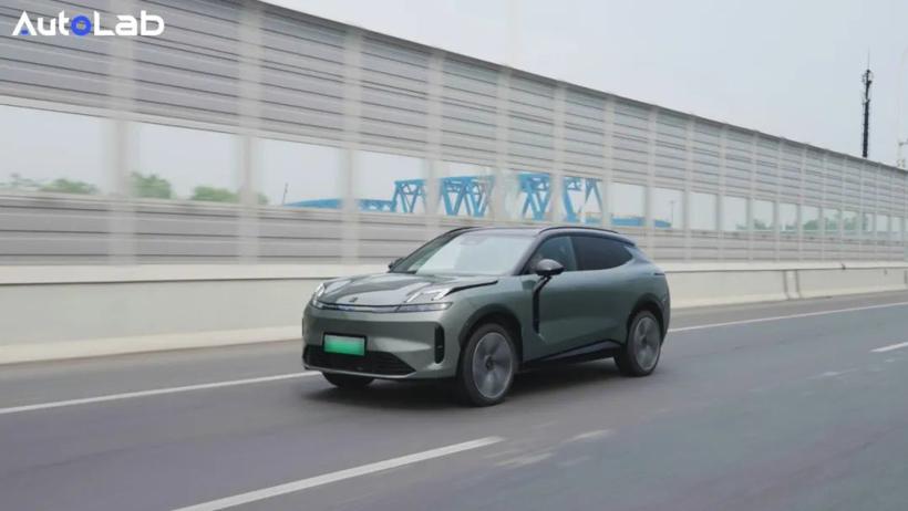 两款热门 SUV 辅助驾驶大PK，更安全的秘诀是国产芯片？