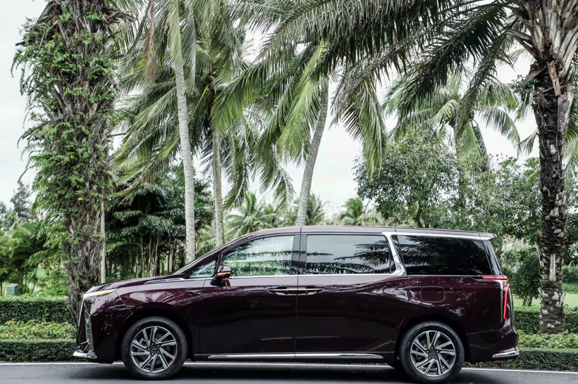 三胎政策催生MPV热，上汽大通全新MPV G90“首曝”
