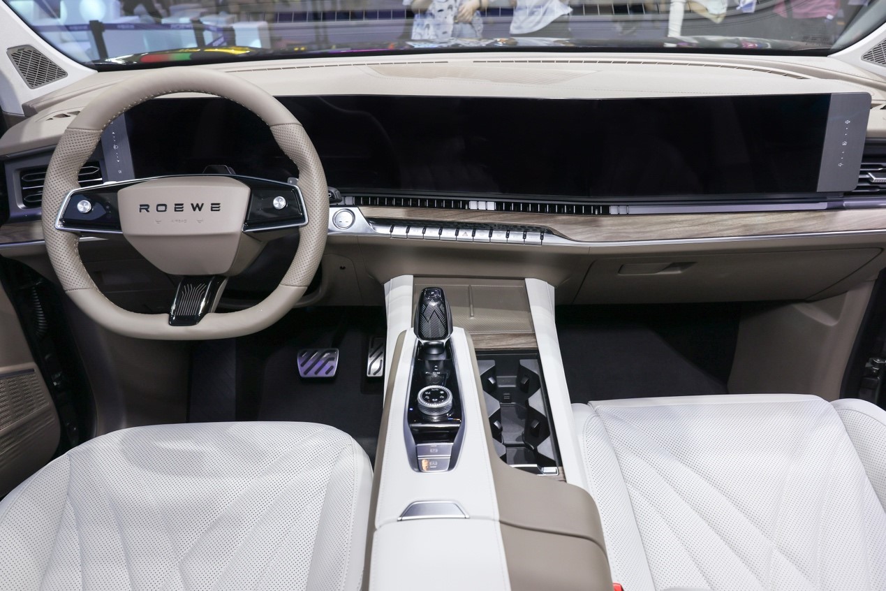 20万以内唯一搭载NGP功能的燃油车型  “冠军座驾”全新第三代荣威RX5震撼登陆成都车展