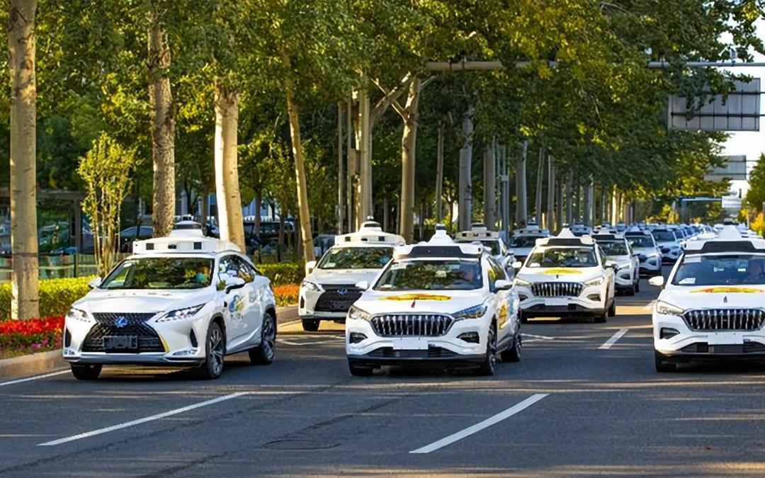 政府推进、企业抢单，车路协同迈入掘金时代