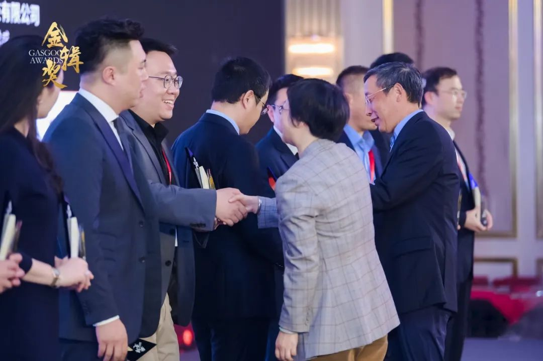 弗迪科技荣获2022届金辑奖 “2022中国汽车新供应链百强”奖