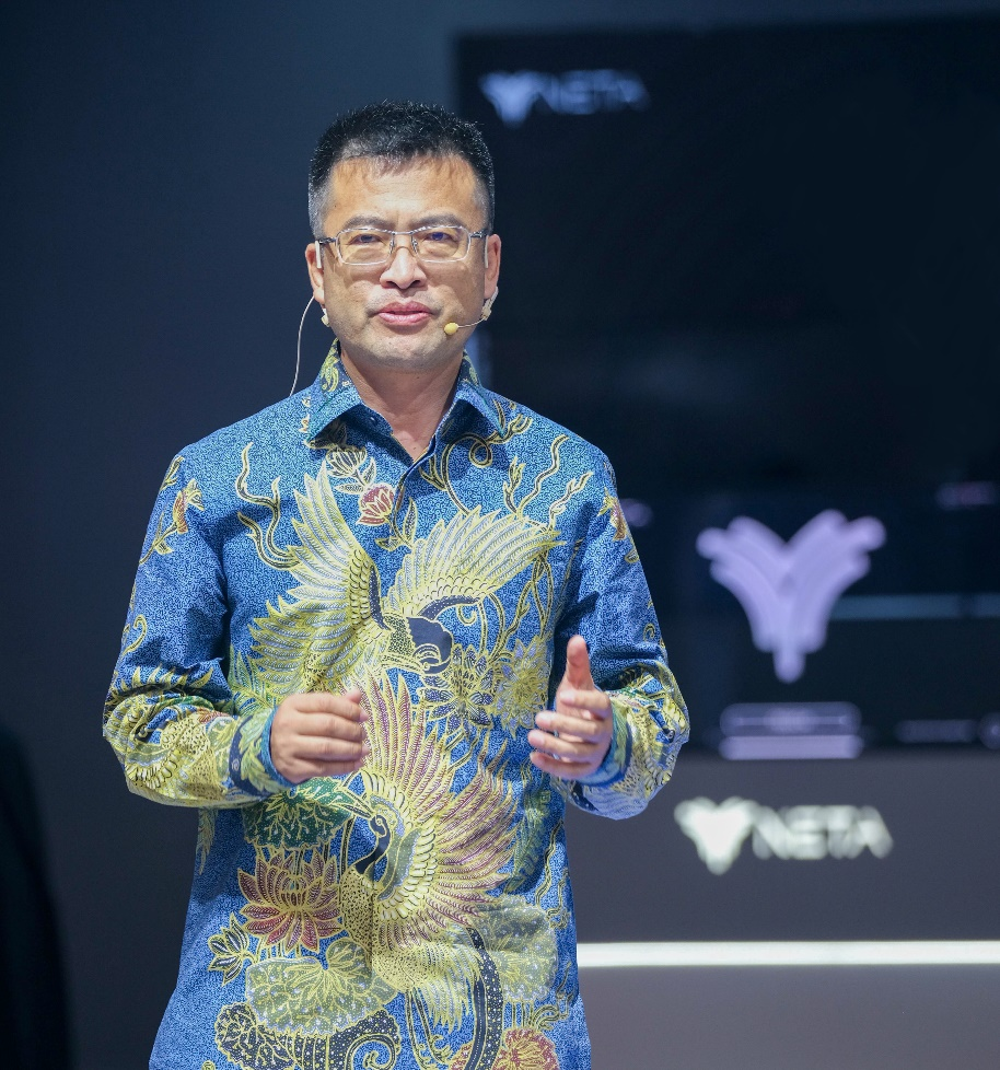 哪吒汽车首次登陆印尼  印尼经济事务协调部长莅临展台