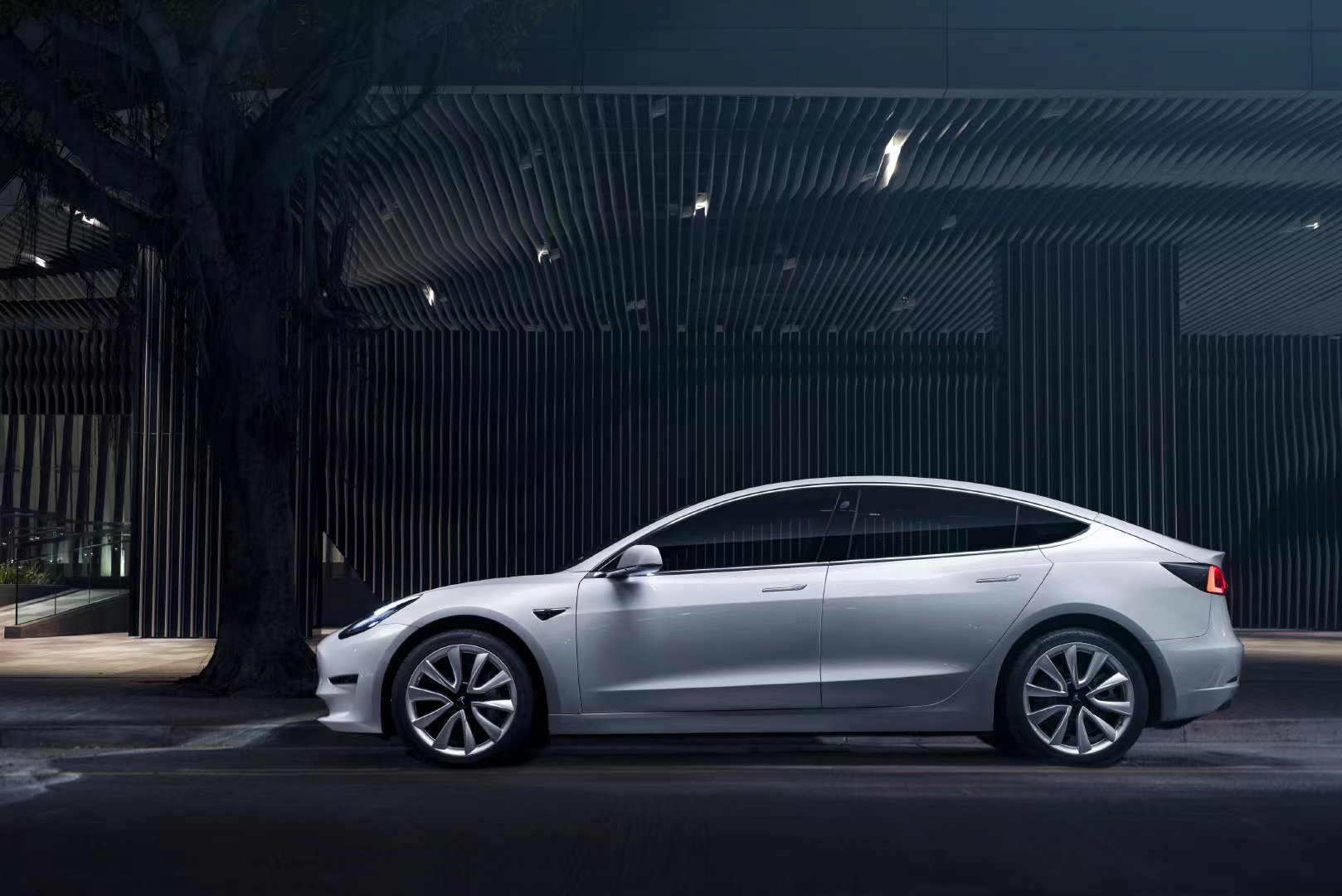 工程师：致命车祸后，特斯拉未能解决Autopilot的局限性