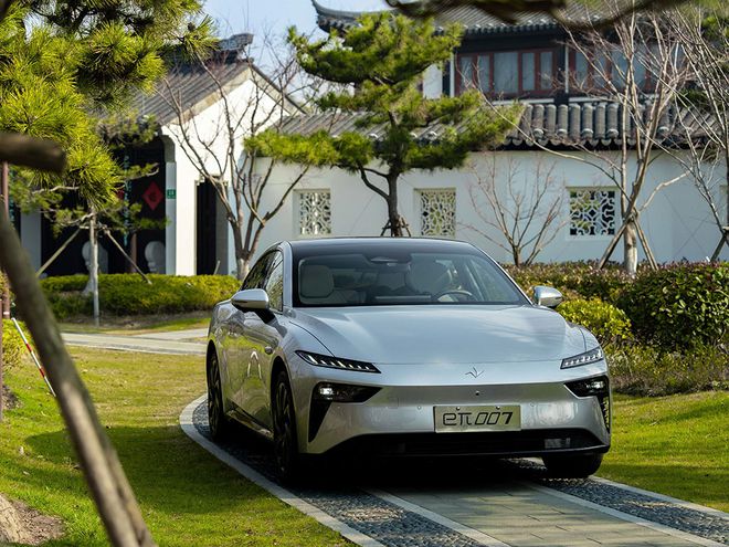 东风奕派eπ007上市售15.96万起 还可选装剪刀门