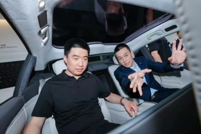 理想败给现实，也撕下了高端纯电的“遮羞布”
