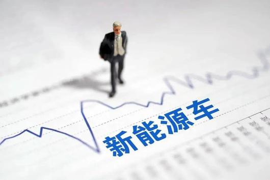 新能源车渗透率双破50%，传统燃油车彻底成为“少数派”