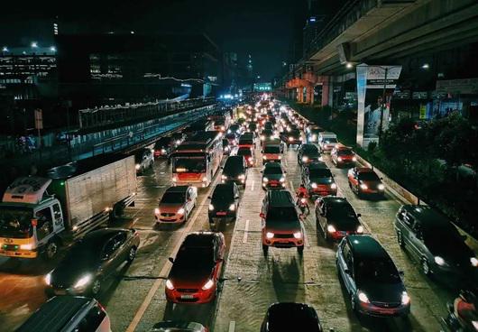 新能源车渗透率双破50%，传统燃油车彻底成为“少数派”