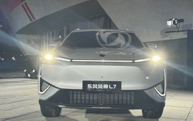 纯电续航205km版售12.99万起 东风风神L7上市交付