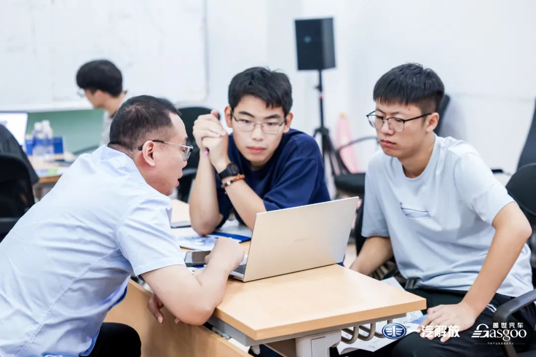 圆满落幕 | 走进一汽解放商用车创新技术展