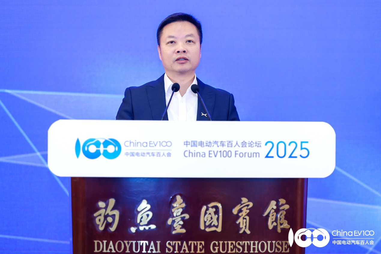 何小鹏：下一个十年，小鹏汽车有三条发展曲线｜2025电动汽车百人会论坛