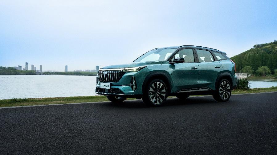 燃油SUV王者归来，“新一代三好SUV”第四代博越L上市限时价9.29-11.99万元，以四大越级实力开启燃油SUV智能平权时代