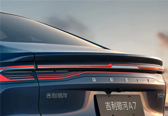定位中型车 吉利银河A7 EM-i更多官图发布