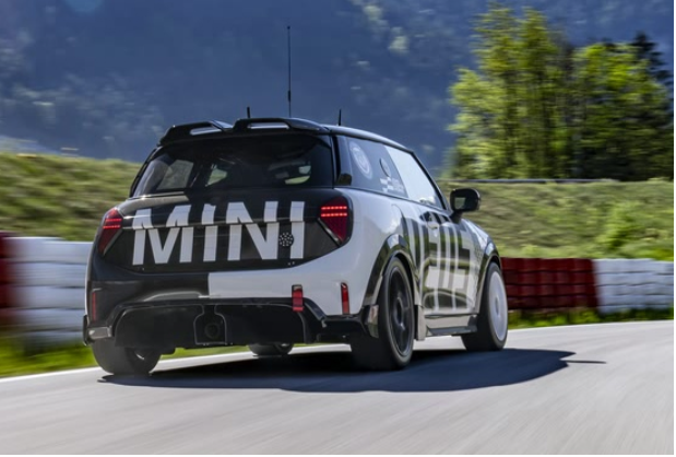 专为耐力赛打造 MINI JCW赛车新涂装发布